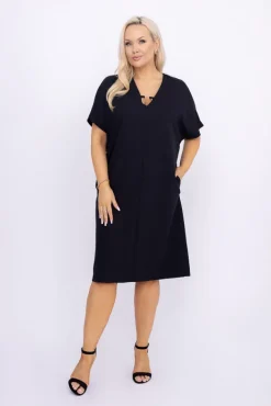 Czarna Sukienka INSTEVI<Polski Outlet